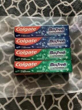 Colgate MaxFresh toothpaste 4-pack ( 2 Cool Mint  2 Clean Mint )  6.3 oz each